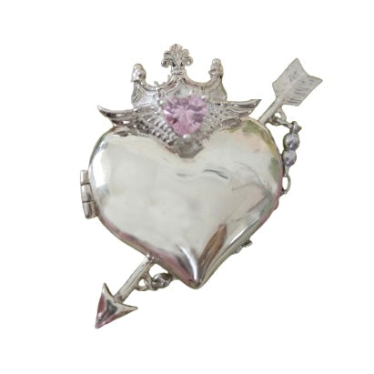 A small protection, and... （locket pendant）